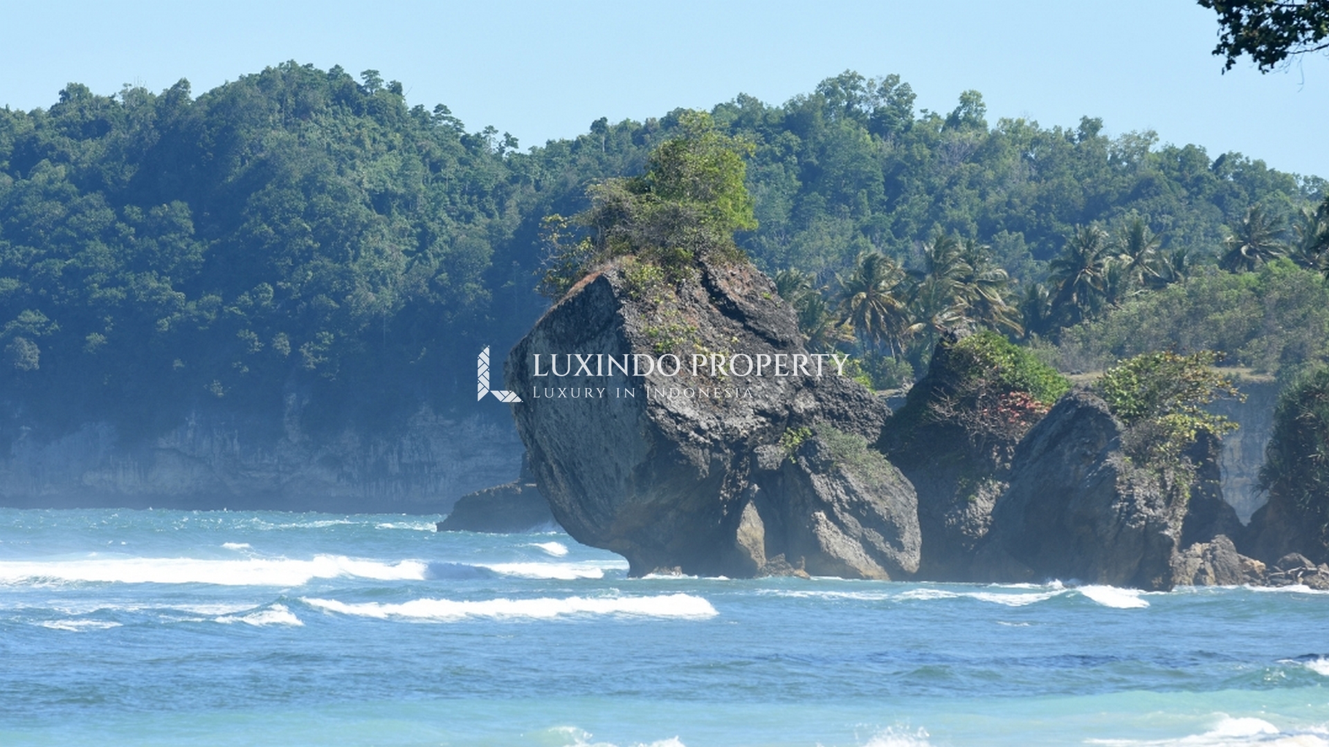 EAST JAVA - BEACHFRONT PLOT IN SURFER'S PARADISE IN WATUKARUNG (FHL466)
